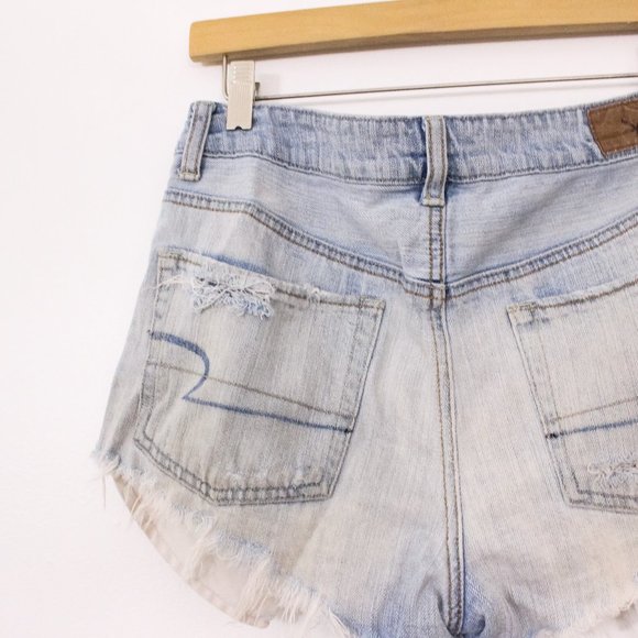 *American Eagle Outfitters Distressed Light Wash Denim Shorts - Picture 4 of 4
